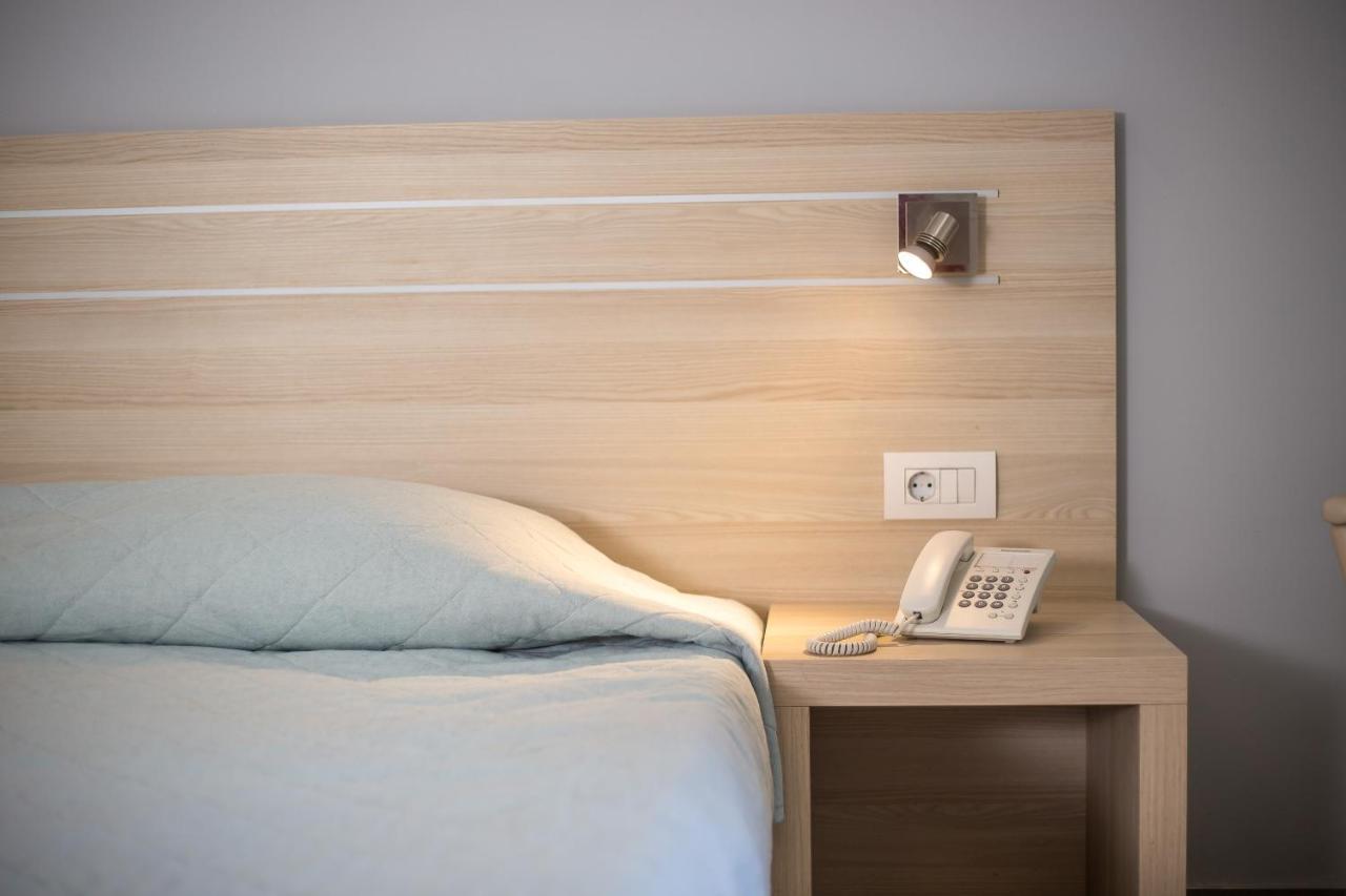 Hotel Niriides Beach コリンビア エクステリア 写真