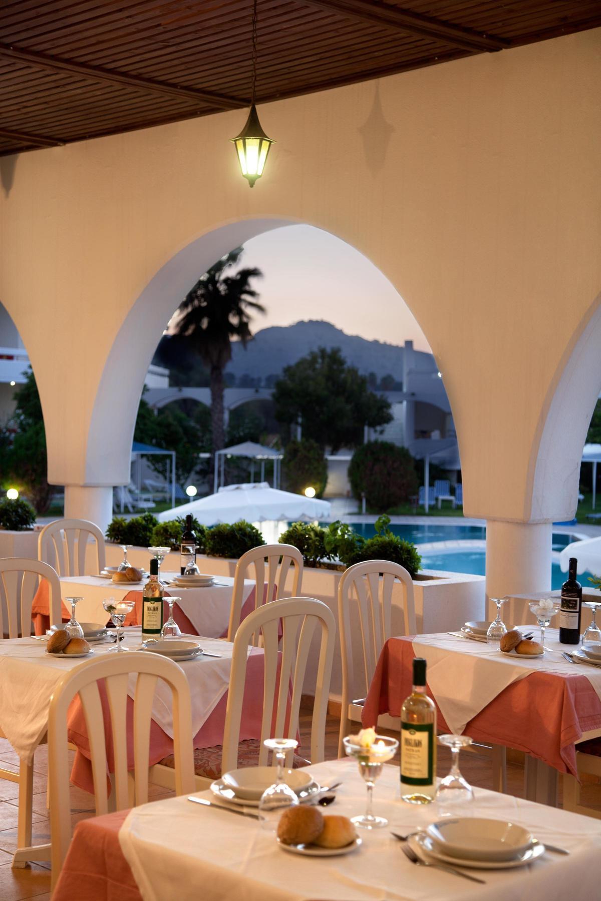 Hotel Niriides Beach コリンビア エクステリア 写真