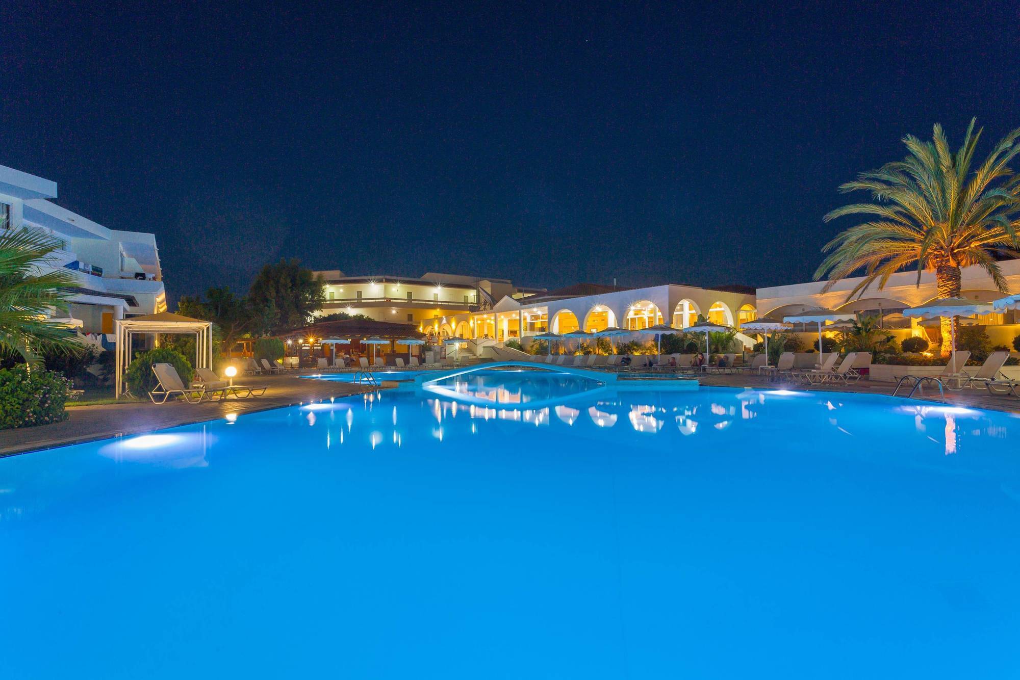 Hotel Niriides Beach コリンビア エクステリア 写真