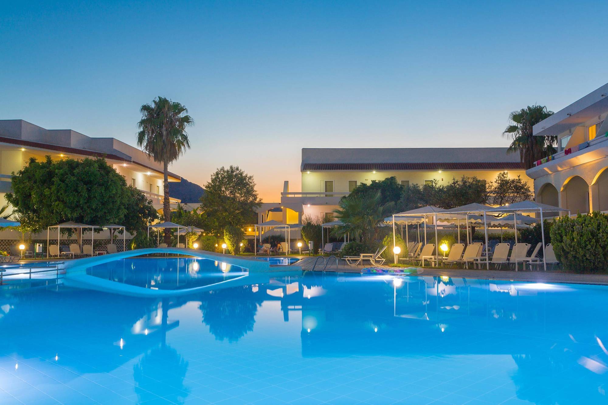 Hotel Niriides Beach コリンビア エクステリア 写真